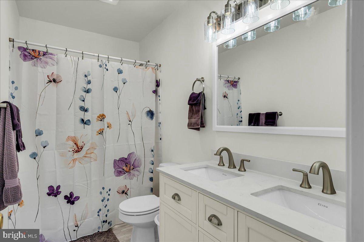 STRAWBERRY HILL - Residential