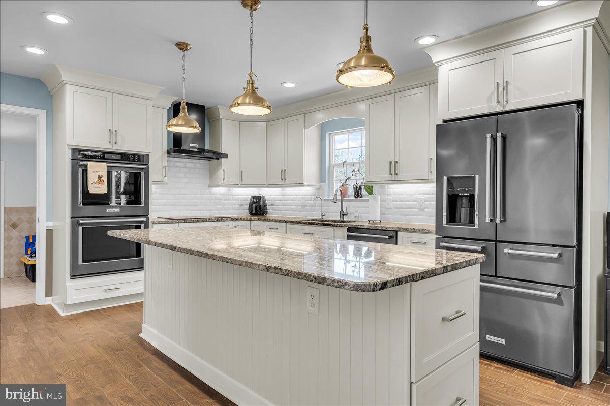 STRAWBERRY HILL - Residential