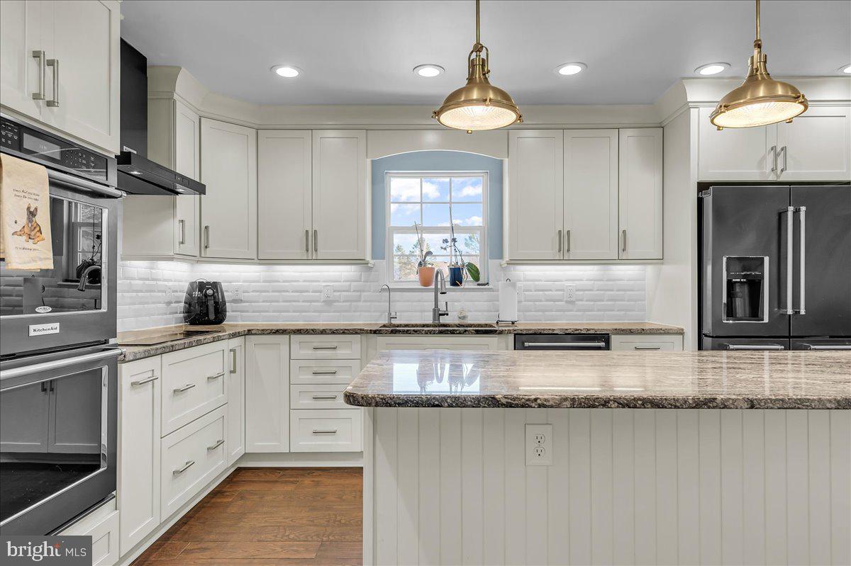 STRAWBERRY HILL - Residential