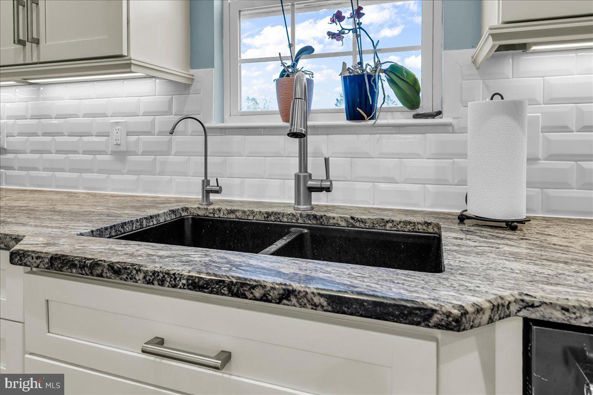 STRAWBERRY HILL - Residential