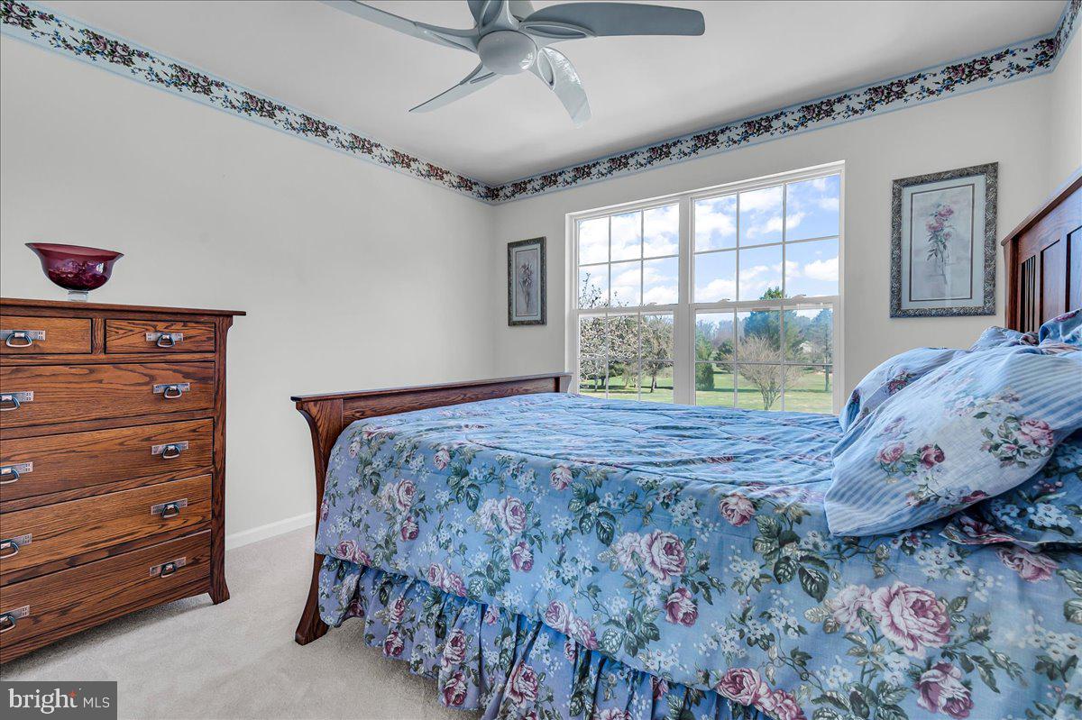 STRAWBERRY HILL - Residential