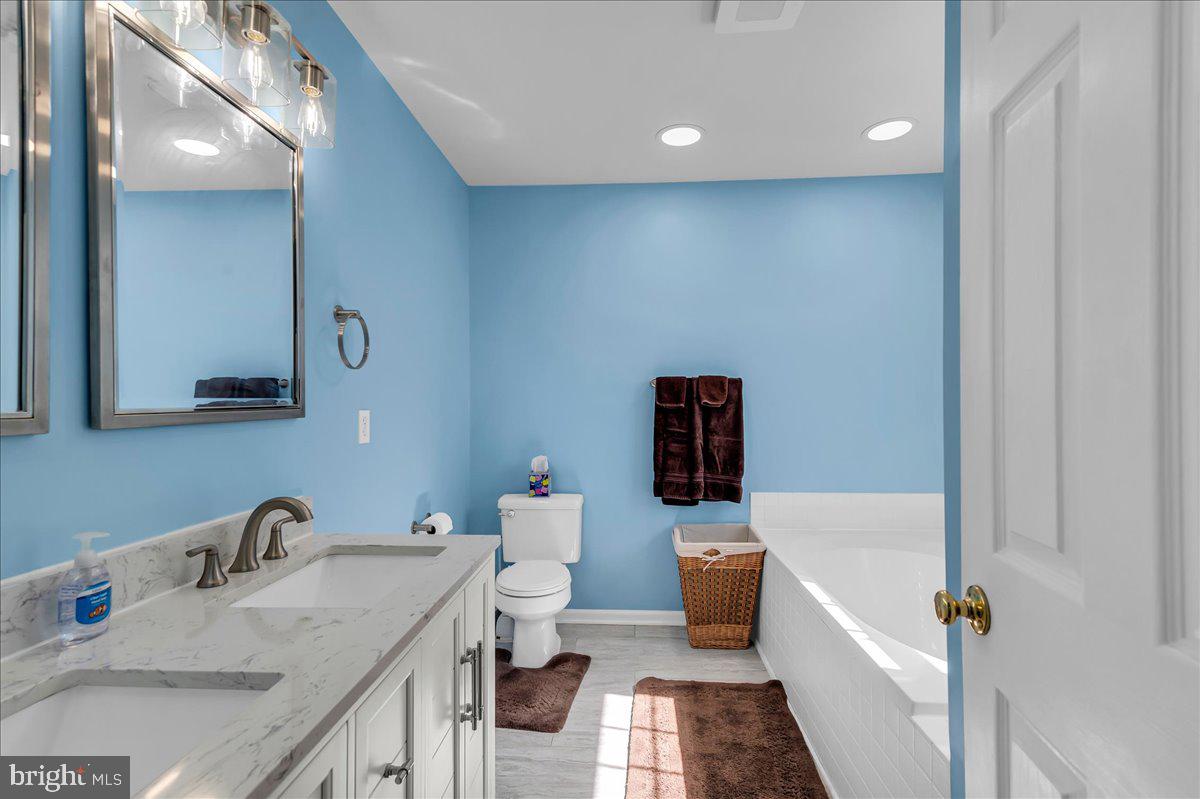 STRAWBERRY HILL - Residential