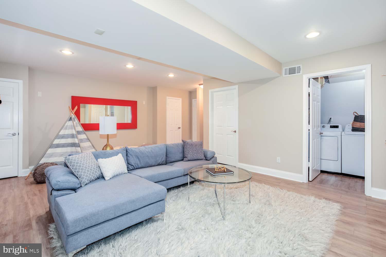 STRATTON WOODS - Residential