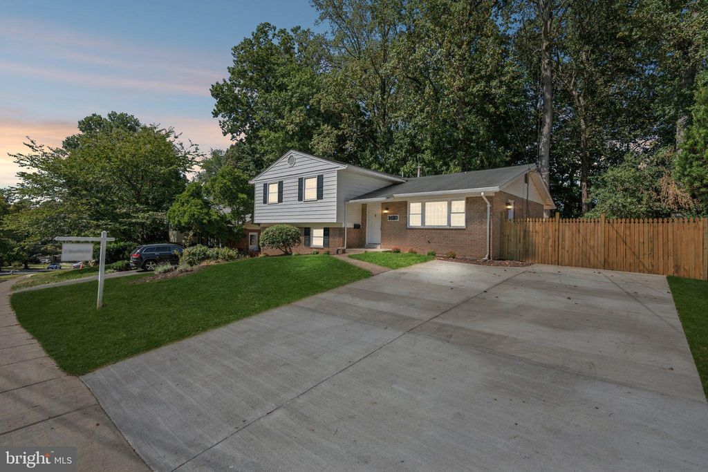 Photo of 14109 Bauer Drive, ROCKVILLE, MD 20853 (MLS # MDMC2165294)