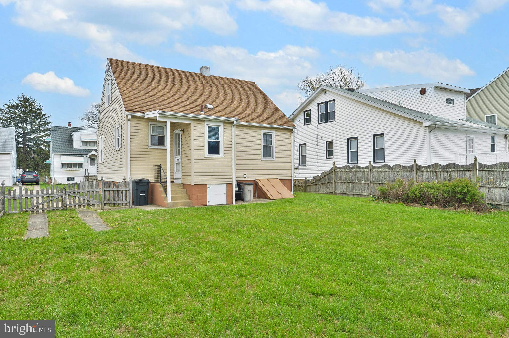 17 UNIVERSITY AVENUE