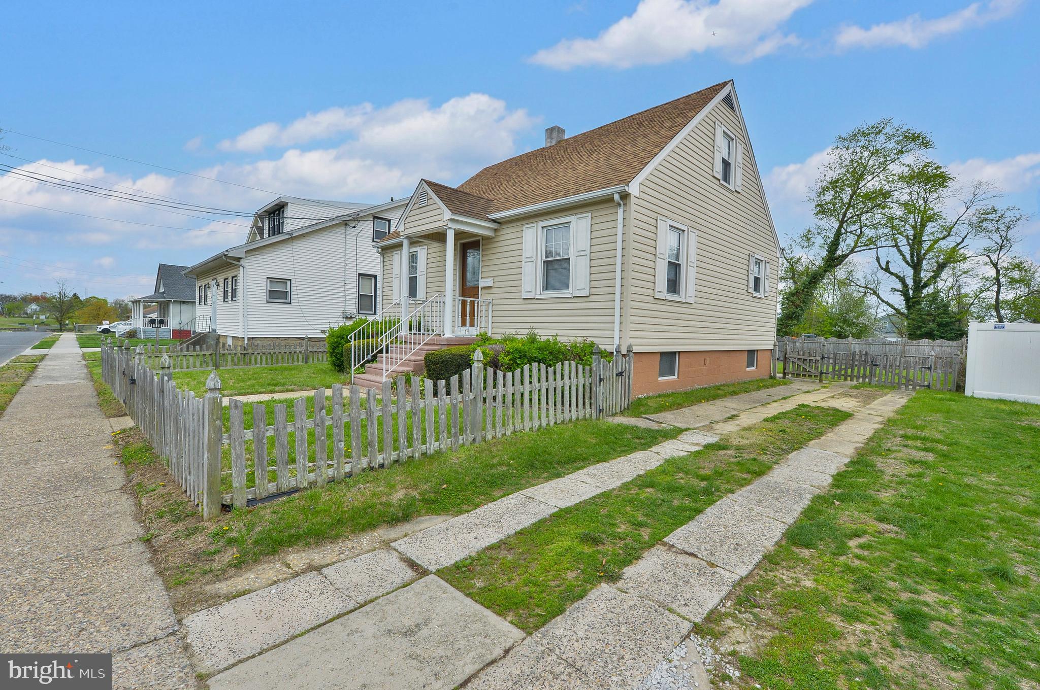 17 UNIVERSITY AVENUE