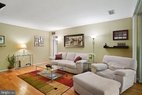 1521 Northgate Square Unit 21-C, Reston, VA MLS: VAFX2234166