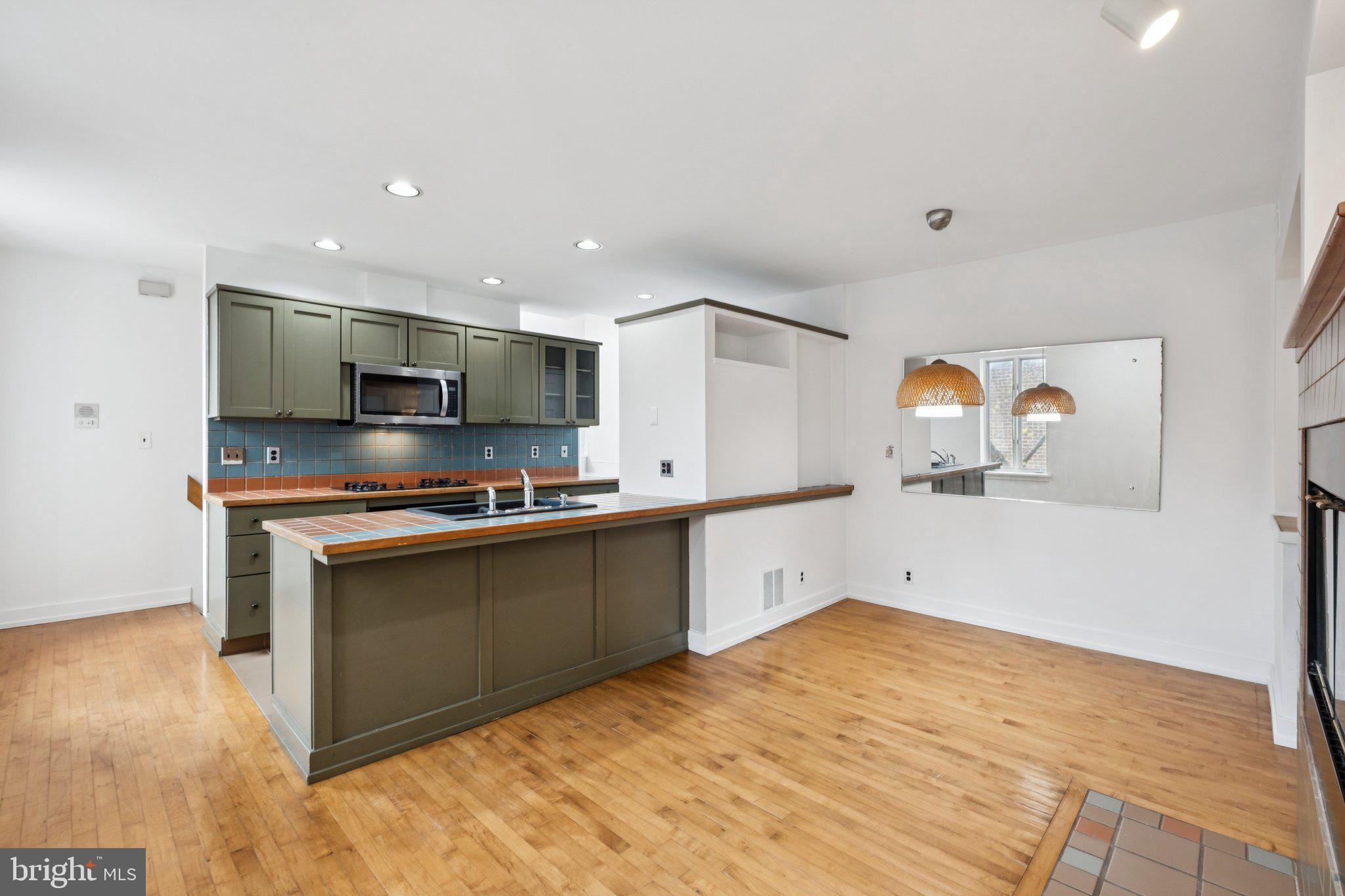 WASHINGTON SQ WEST - Residential Income