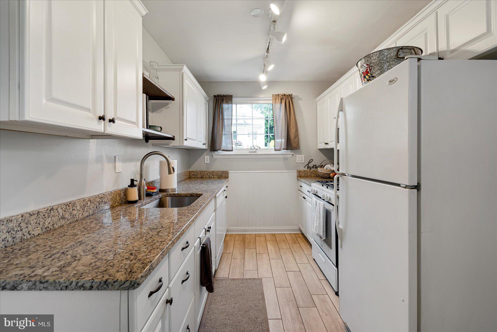 RIDGE GROVE - Residential