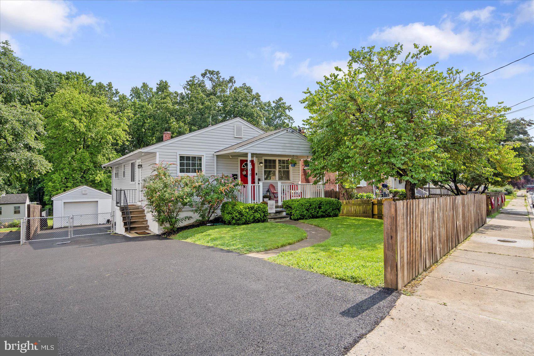 RIDGE GROVE - Residential