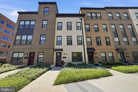 Photo of 223 Montgomery St, ALEXANDRIA, VA 22314 (MLS # VAAX2062772)