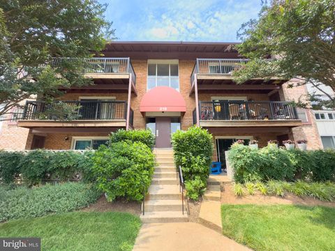 218 LOCUST STREET SE 151 VIENNA VA 22180