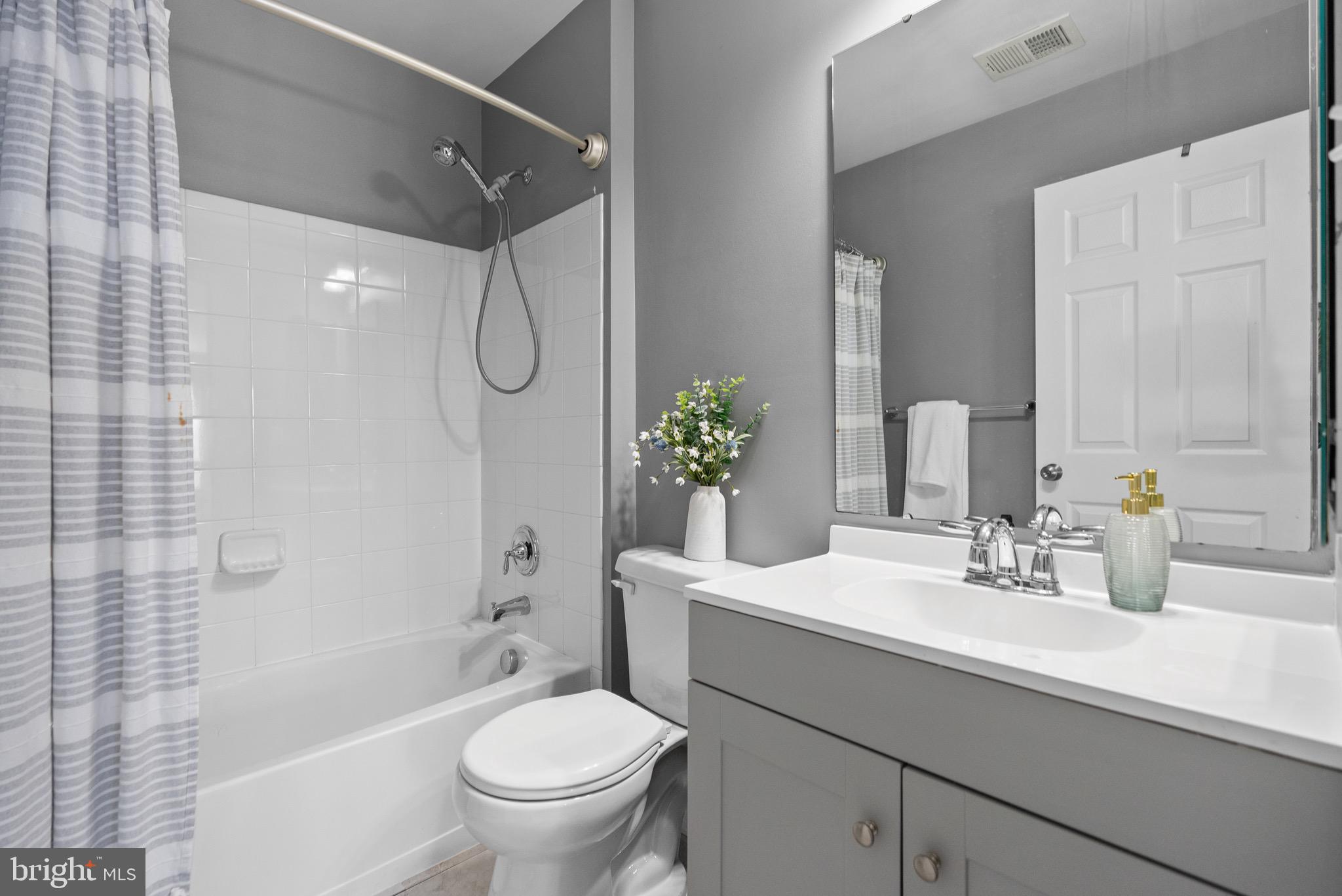 VISTAS AT GALLAHAN - Residential