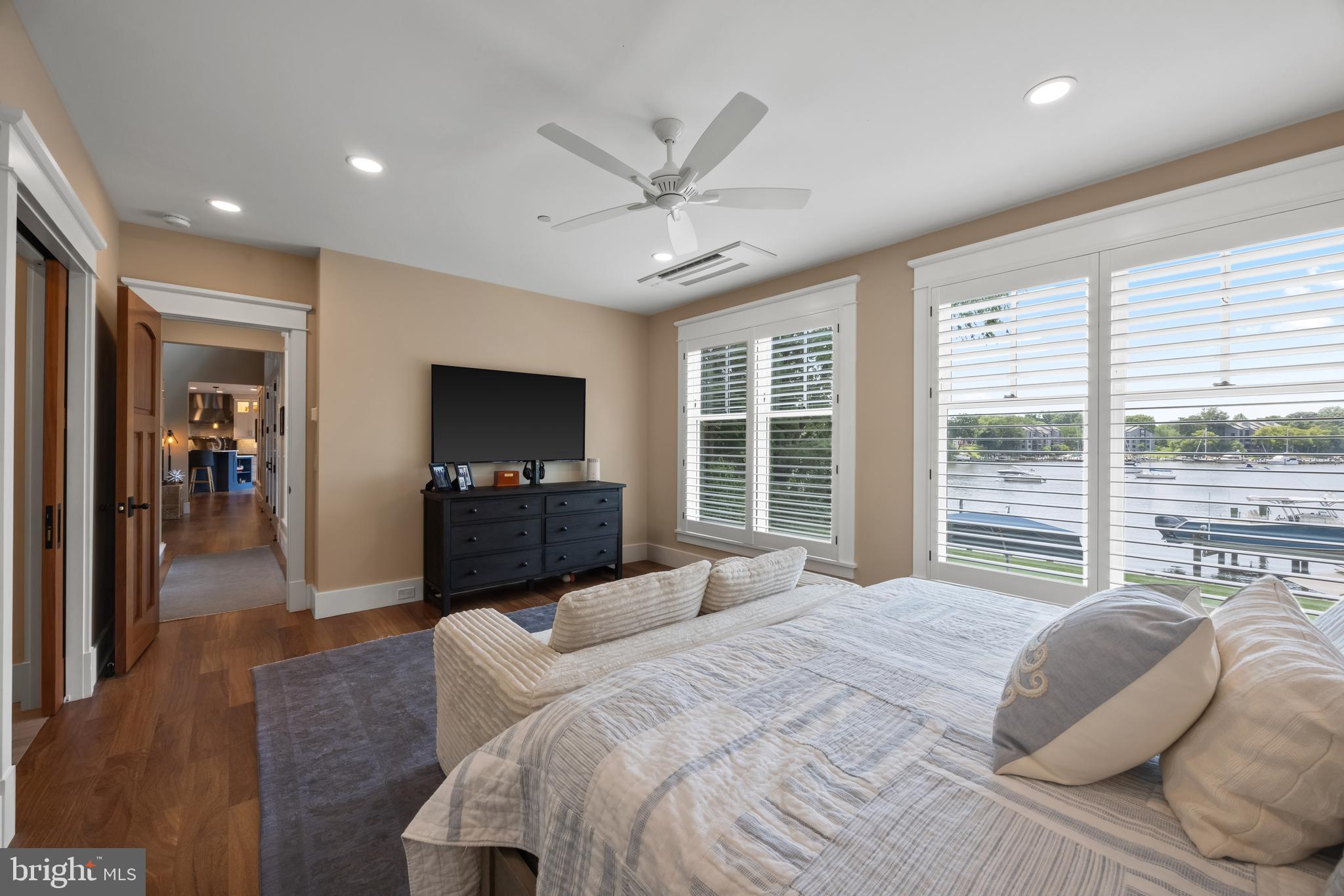 MURRAY HILL - Residential