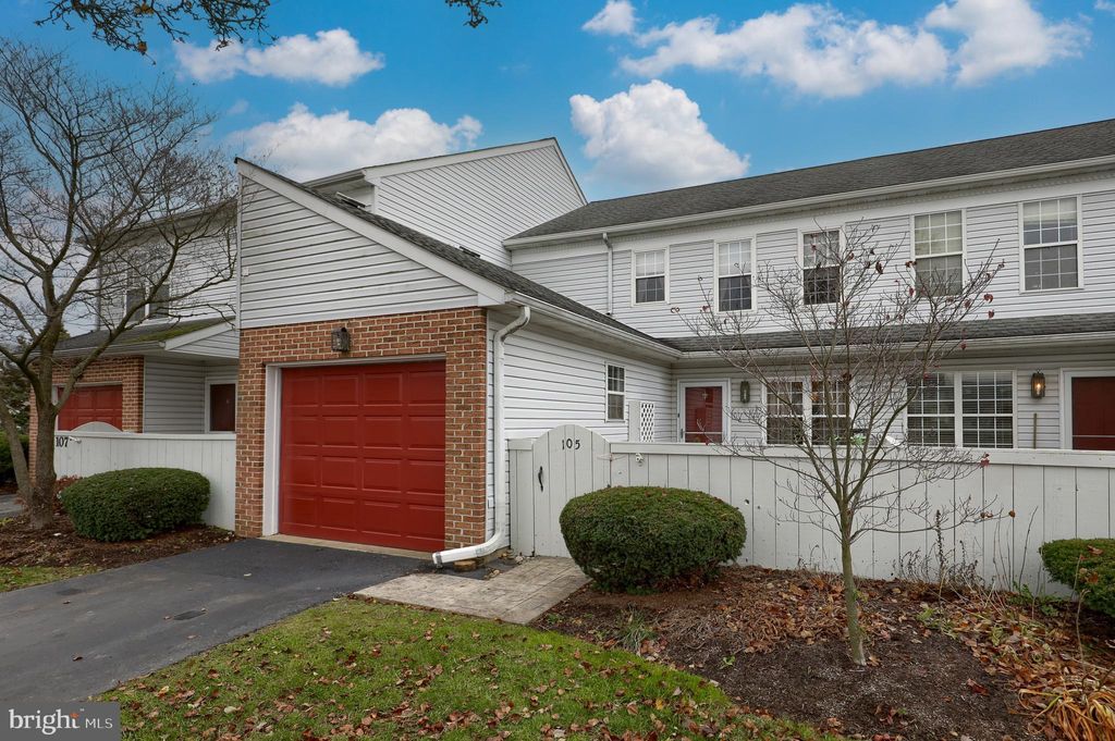 Photo of 105 SPRING RIDGE CT, LANCASTER, PA 17601 (MLS # PALA2029124)