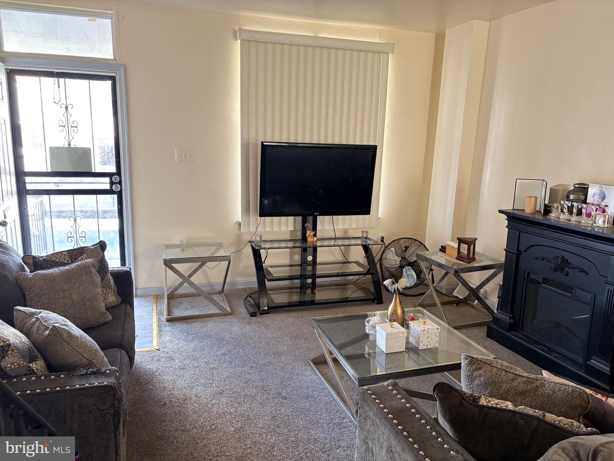 STRAWBERRY MANSION - Residential