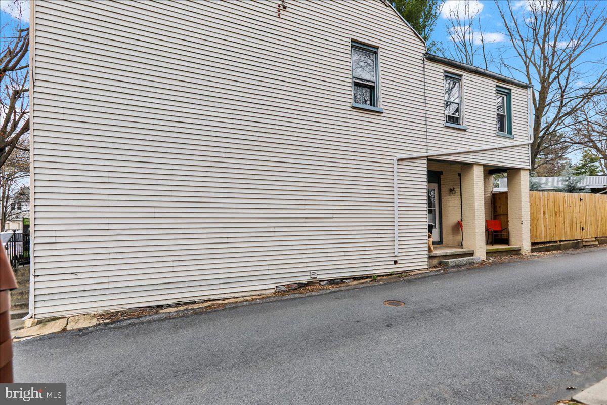 LANCASTER - Residential