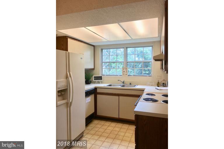 HUNTERS SQUARE - Residential Lease