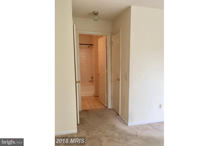 HUNTERS SQUARE - Residential Lease