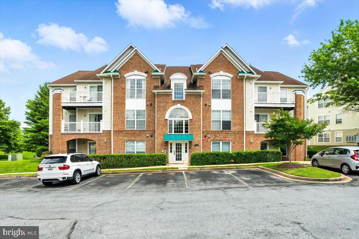 Top floor Whittier condo has been completely transformed in 2025! The unit features two beds, two baths, NEW LVP flooring throughout, fresh paint, new fixtures, new countertops, painted cabinets, private balcony and soaring ceilings. If you want MOVE-IN -READY, look no further. Enjoy all the amenities of Whittier including multiple pools, lake, and shopping and dining. The unit has washer/dryer in unit and almost 1300 sq feet of living space.