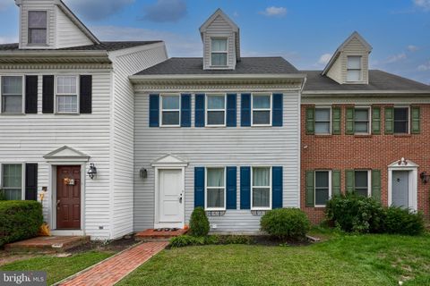 Photo of 425 Cardinal Road, LITITZ, PA 17543 (MLS # PALA2076814)