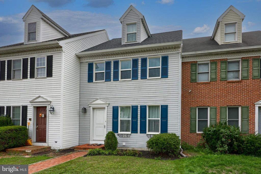 Photo of 425 Cardinal Road, LITITZ, PA 17543 (MLS # PALA2076814)
