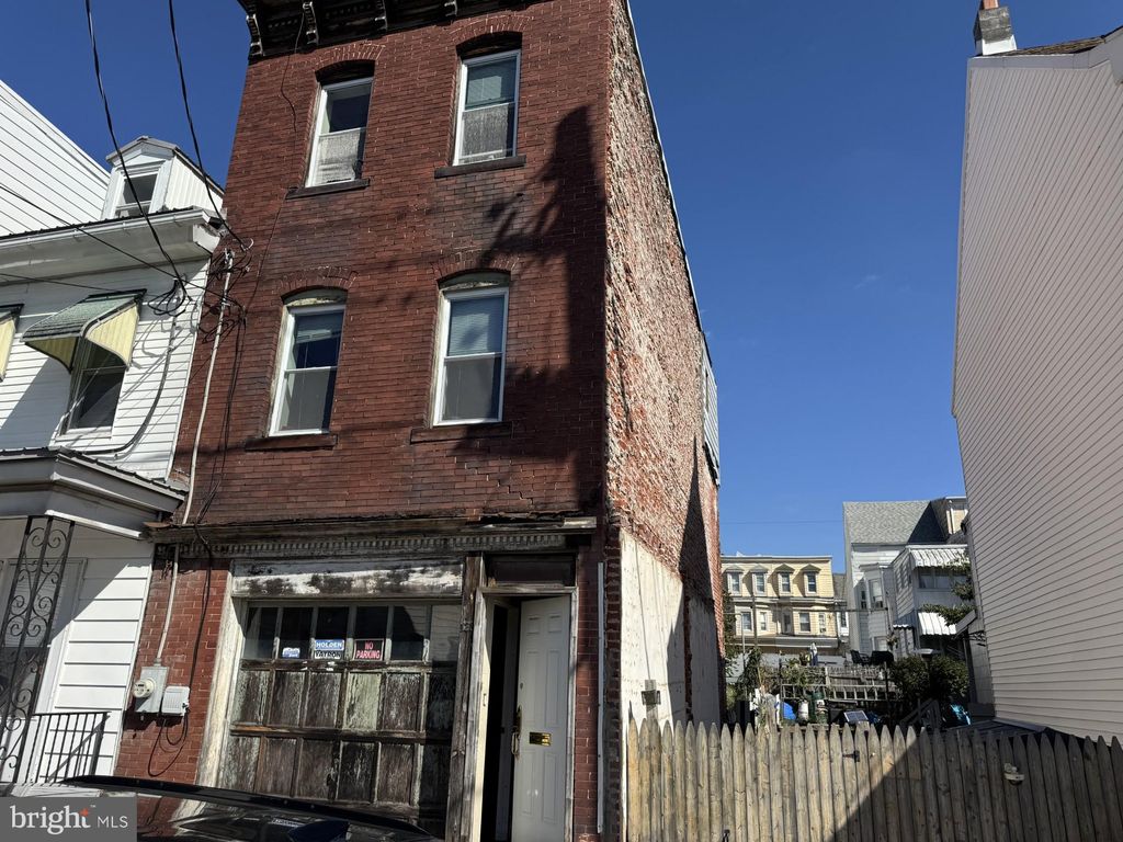 Photo of 123 West Street N, SHENANDOAH, PA 17976 (MLS # PASK2023784)