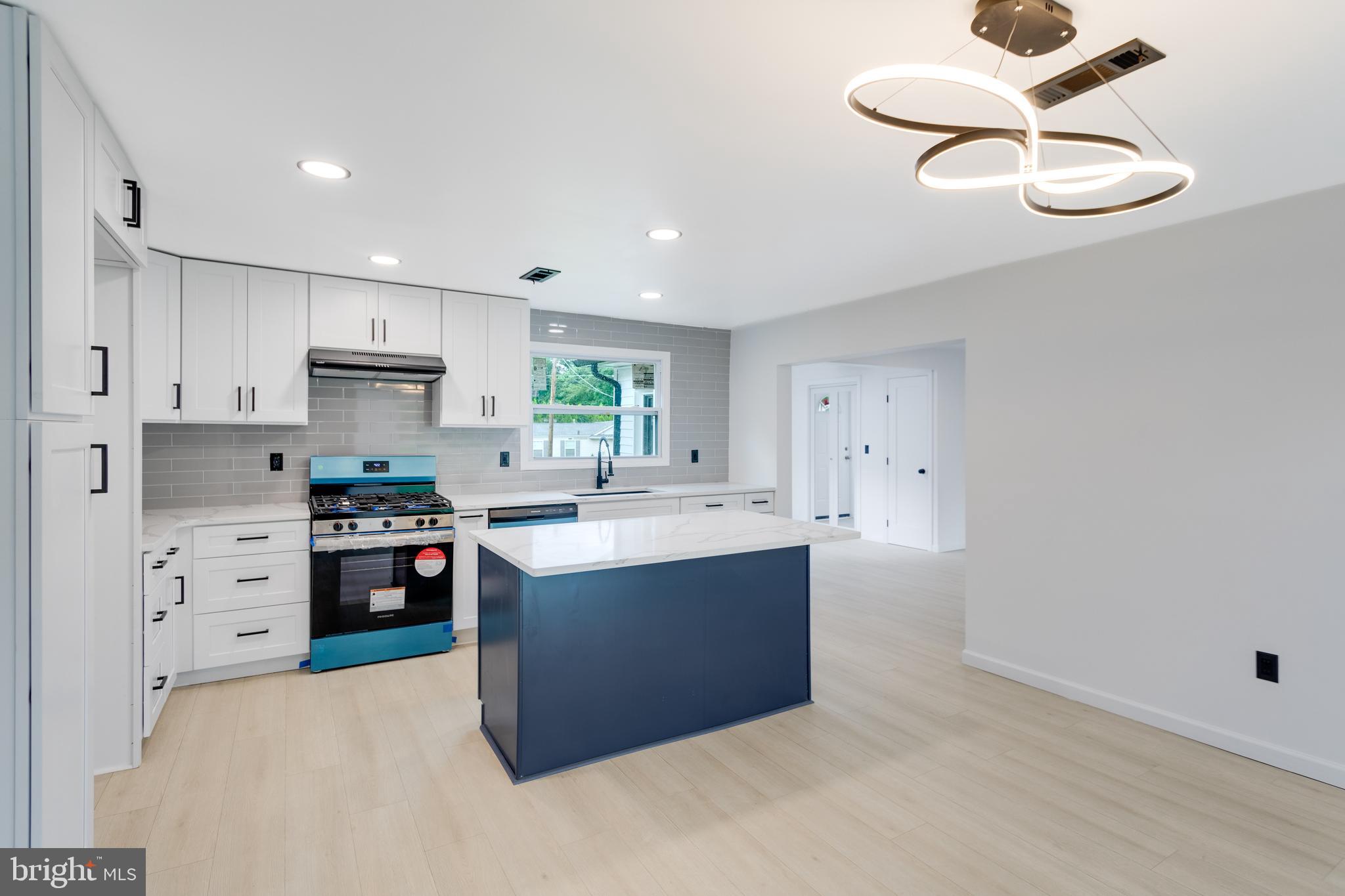 31 OVERINGTON AVENUE