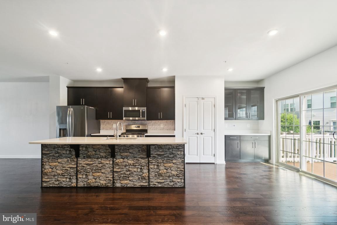 2932 HEBRON LANE