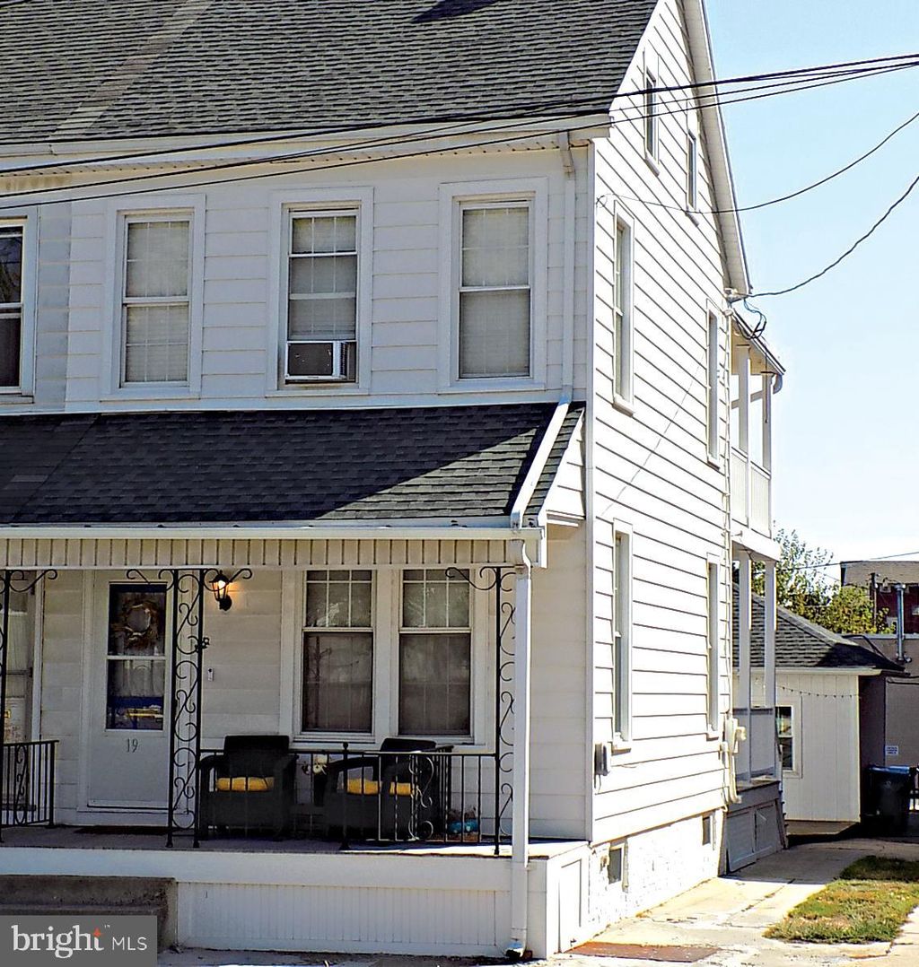 Photo of 19 N Seward Street, YORK, PA 17404 (MLS # PAYK2090042)