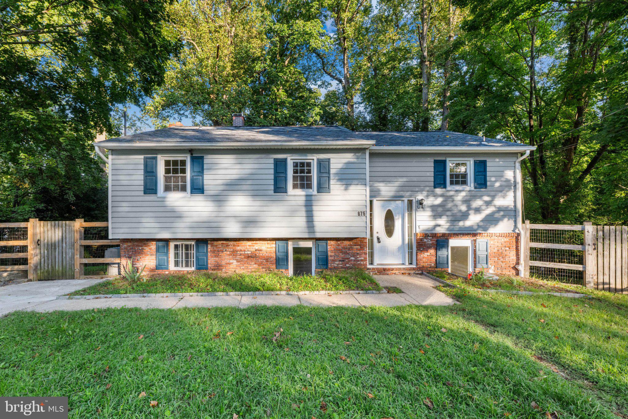 876 WINDSONG DRIVE