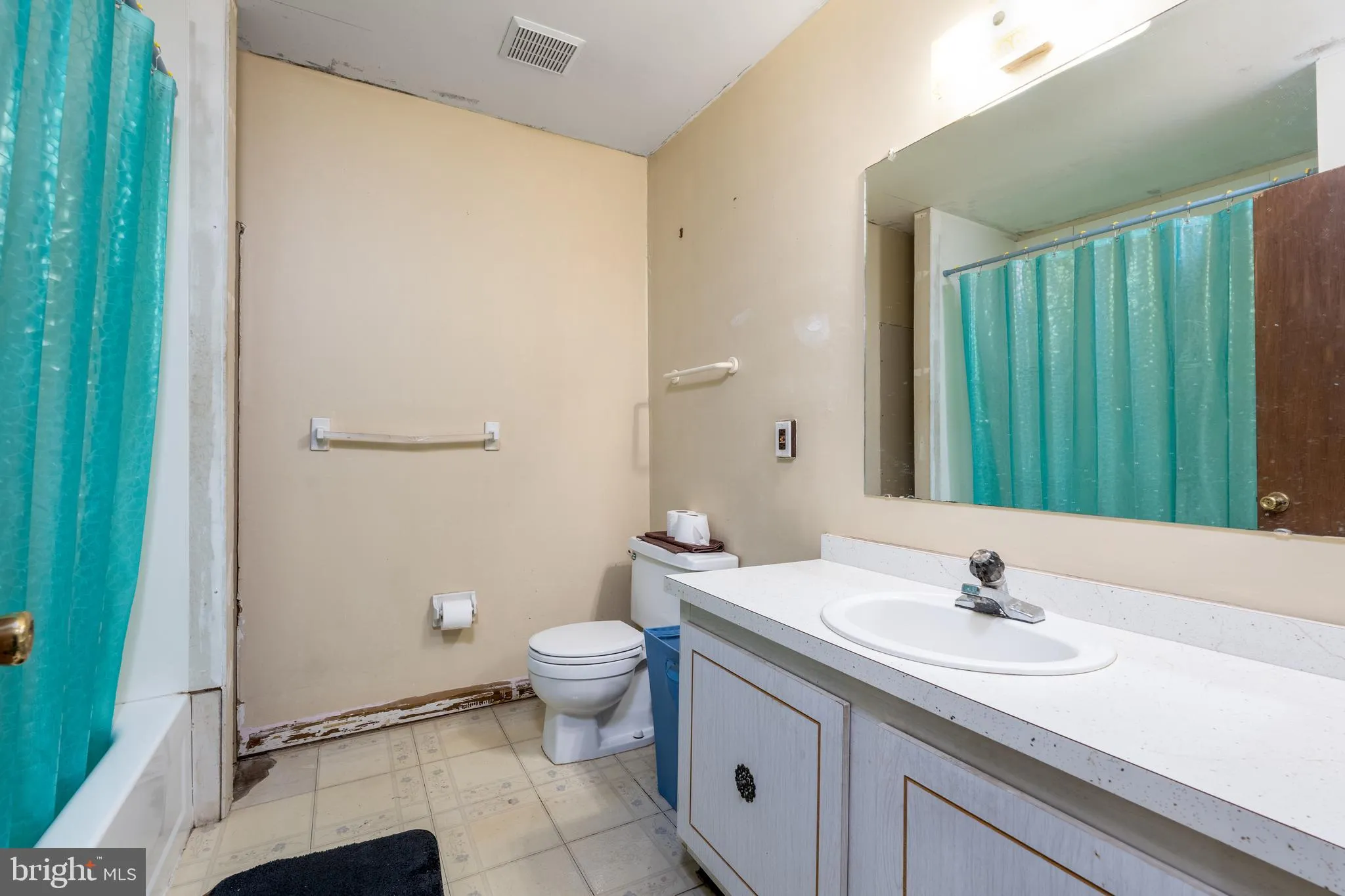 Wilmington, Delaware 19808, United States, 3 Bedrooms Bedrooms, ,2 BathroomsBathrooms,Residential,Pending,16845