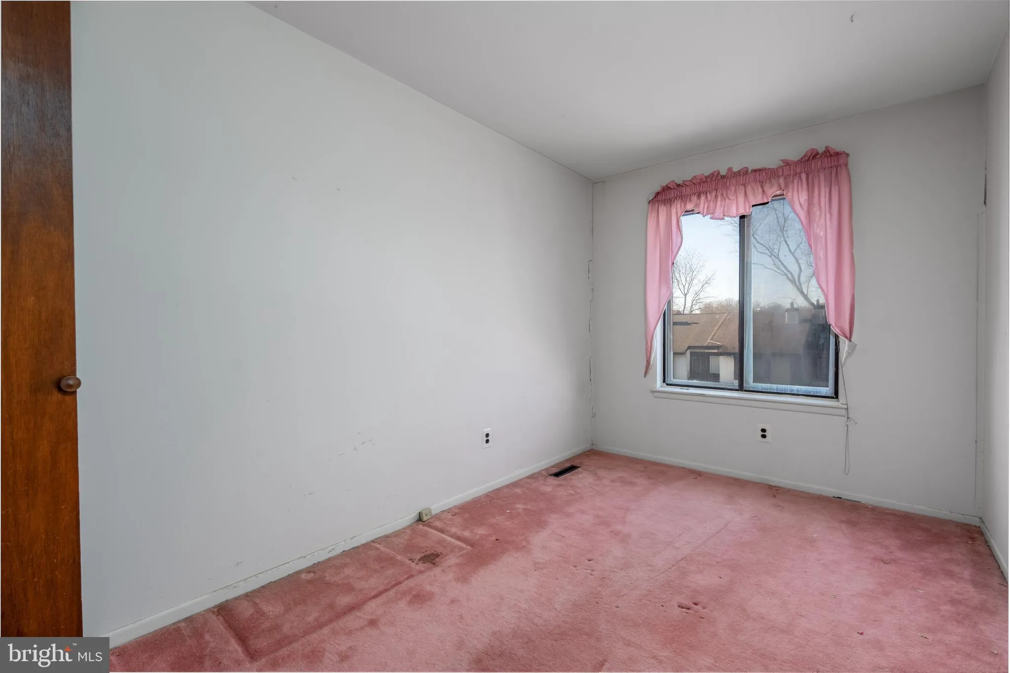 Wilmington, Delaware 19808, United States, 3 Bedrooms Bedrooms, ,2 BathroomsBathrooms,Residential,Pending,16845