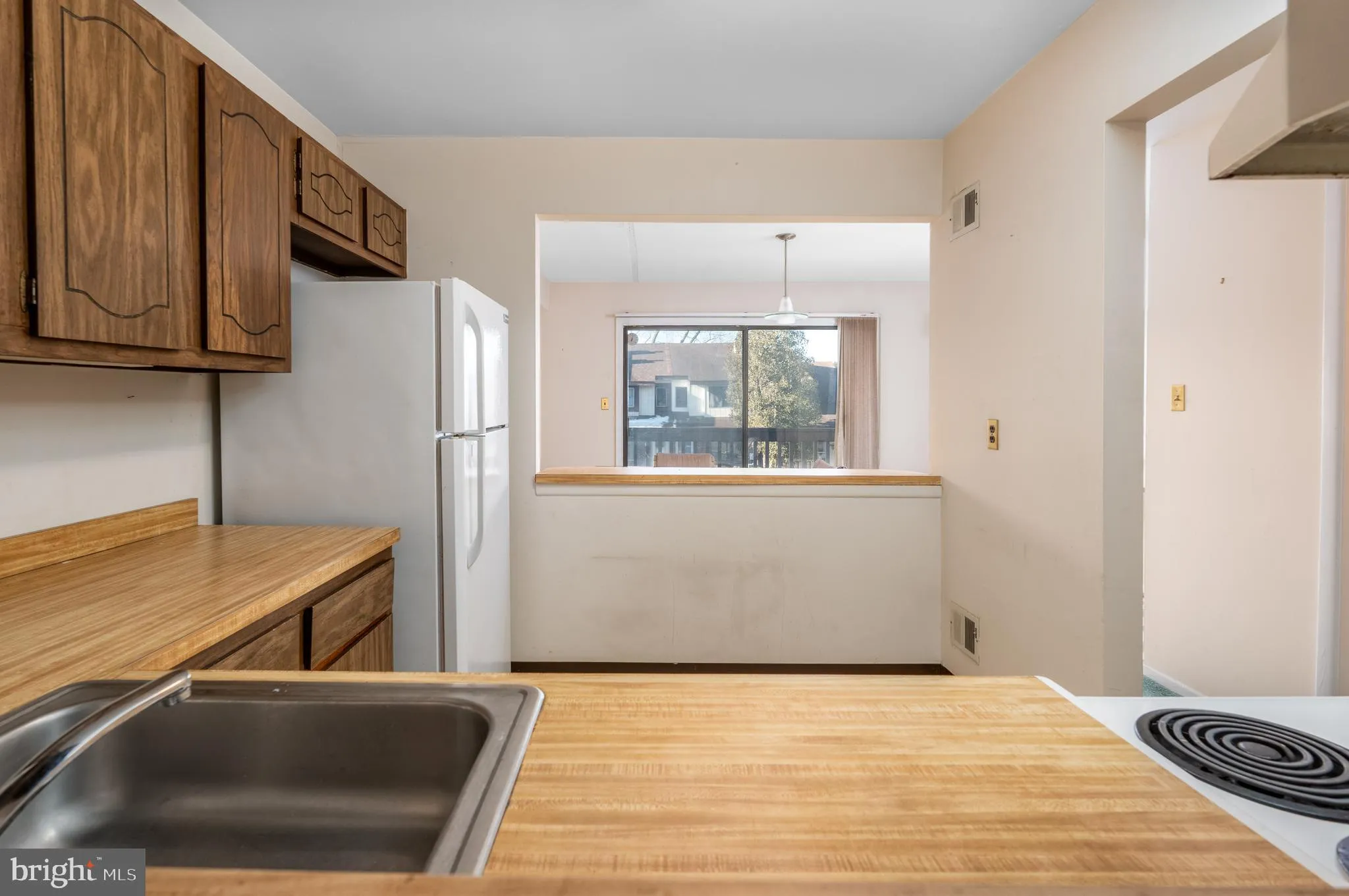 Wilmington, Delaware 19808, United States, 3 Bedrooms Bedrooms, ,2 BathroomsBathrooms,Residential,Pending,16845