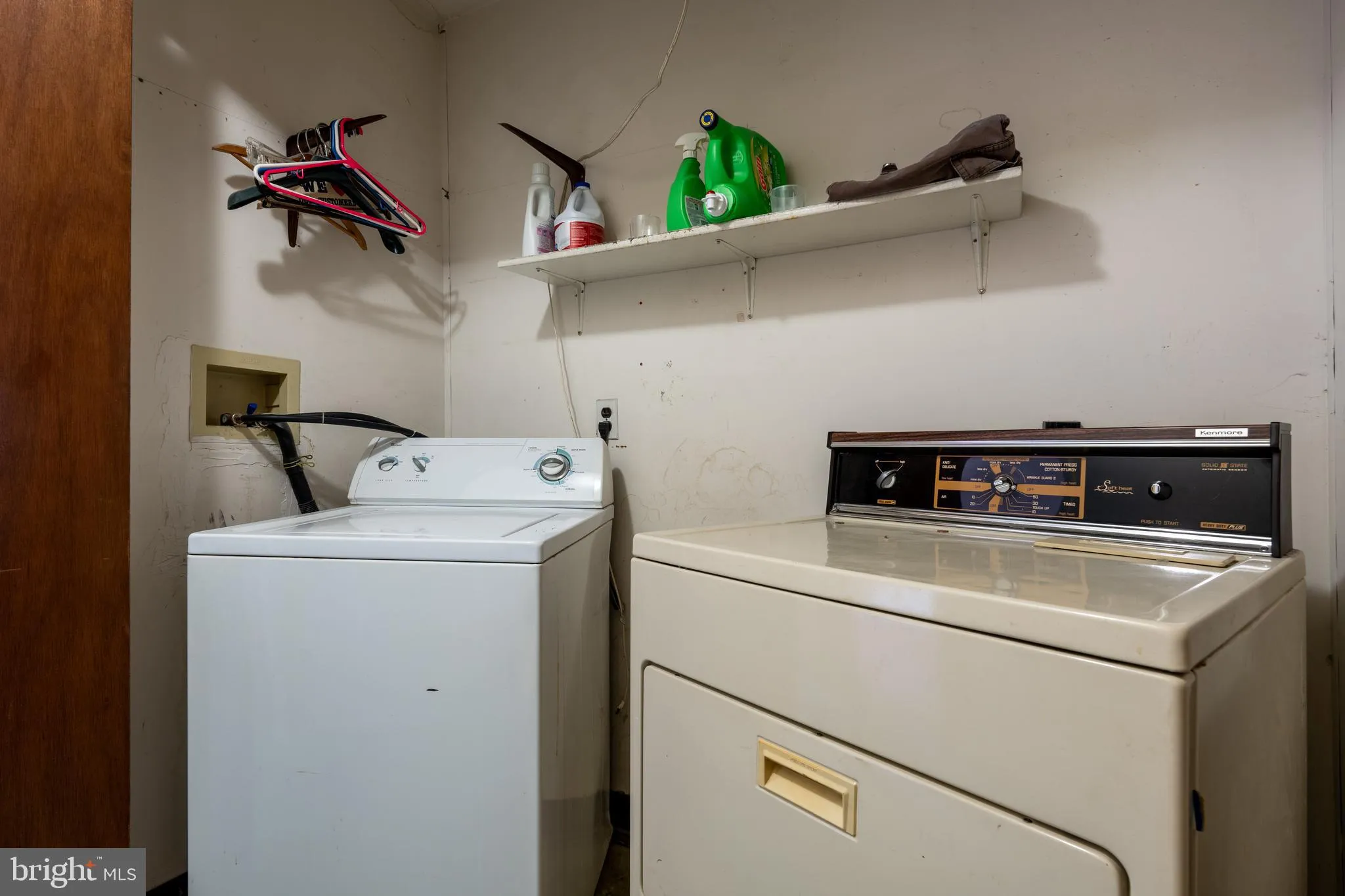 Wilmington, Delaware 19808, United States, 3 Bedrooms Bedrooms, ,2 BathroomsBathrooms,Residential,Pending,16845