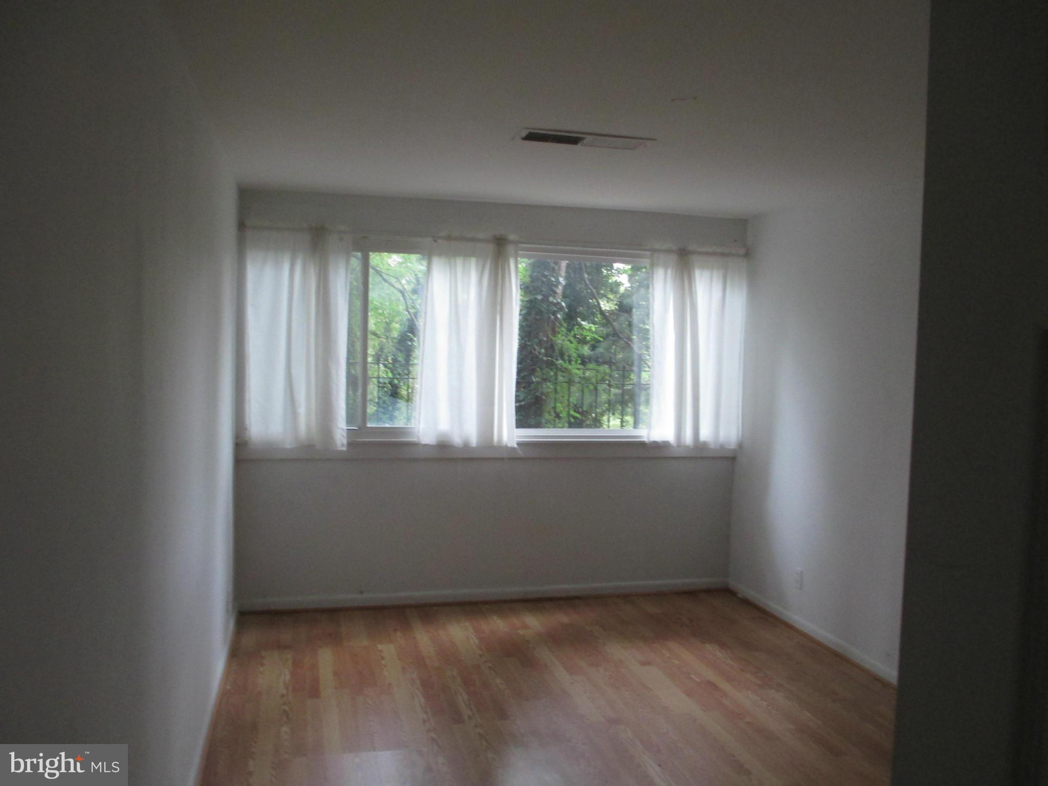 LYNNHILL CONDOMINIUMS - Residential