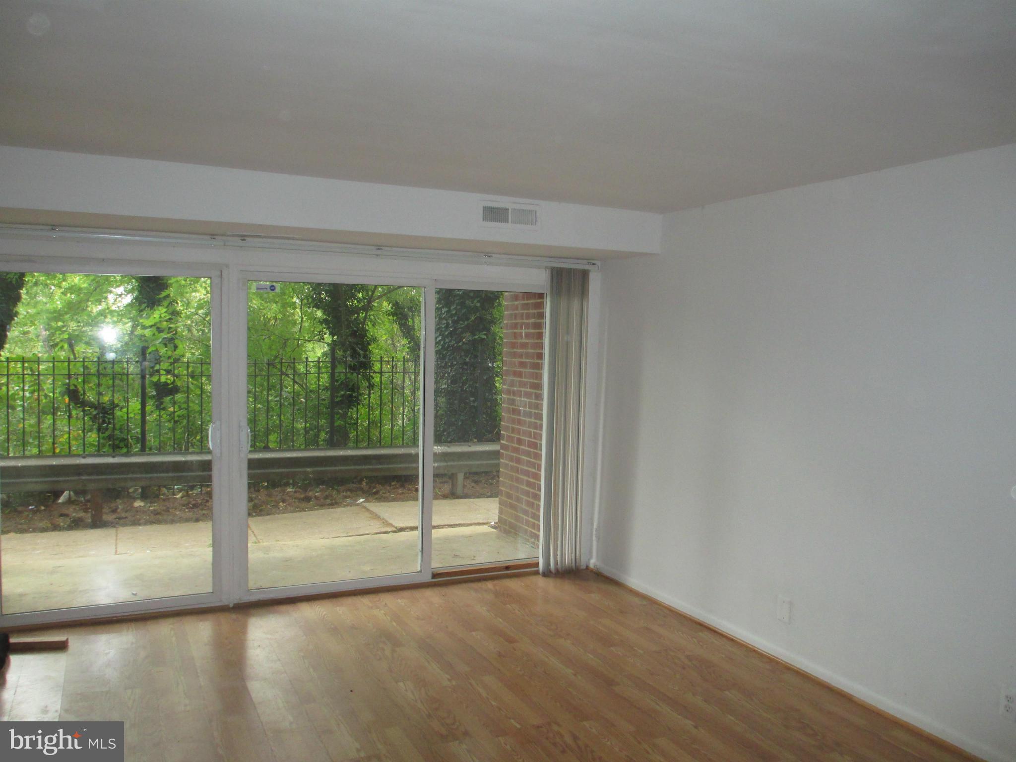 LYNNHILL CONDOMINIUMS - Residential