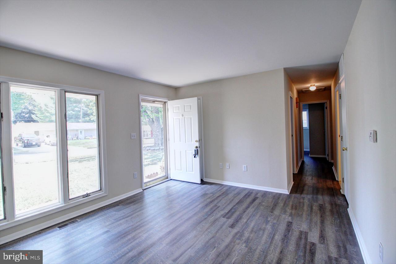 285 PINOAK DRIVE
