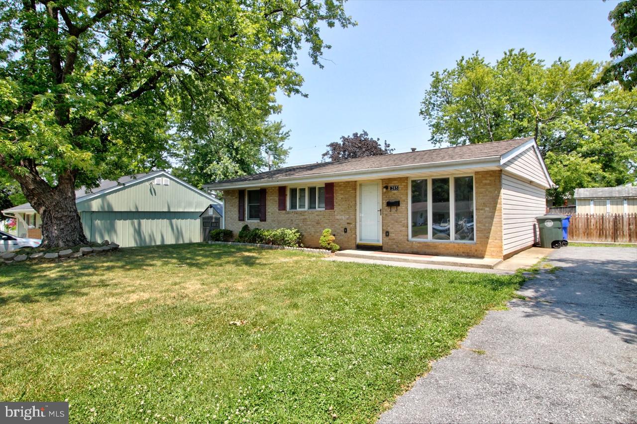 285 PINOAK DRIVE
