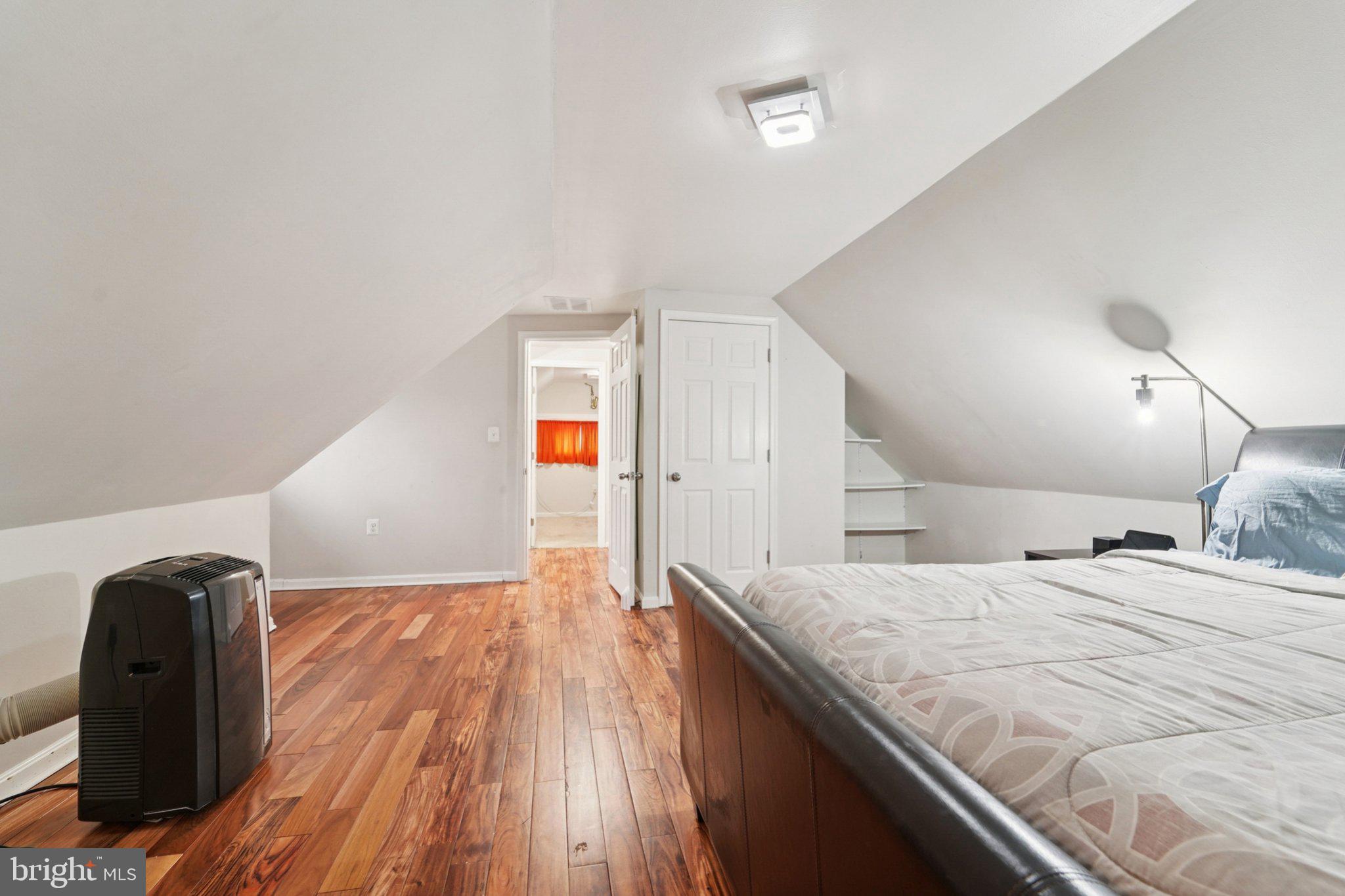 COUNTRY CLUB ESTATES - Residential