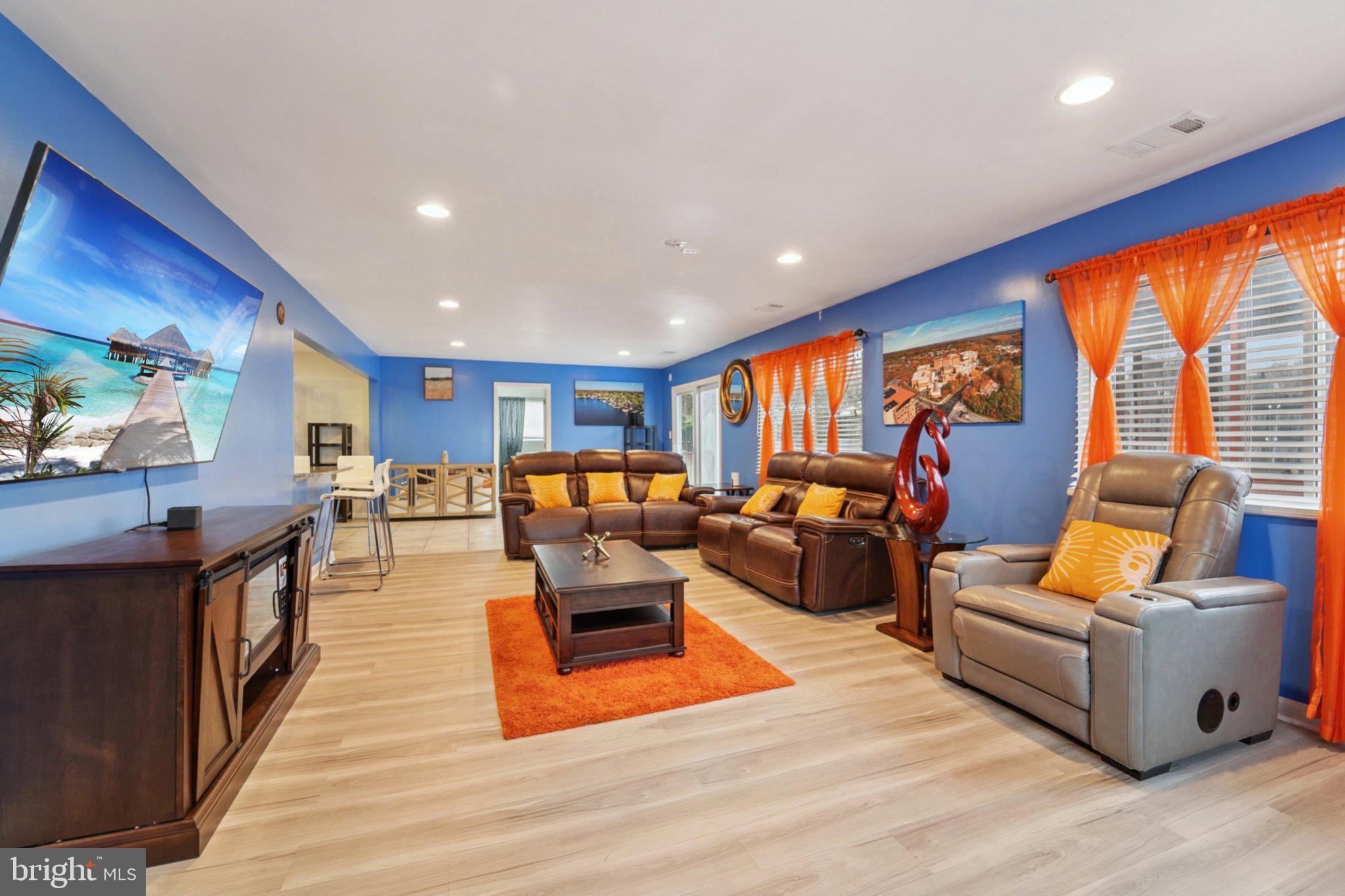 COUNTRY CLUB ESTATES - Residential