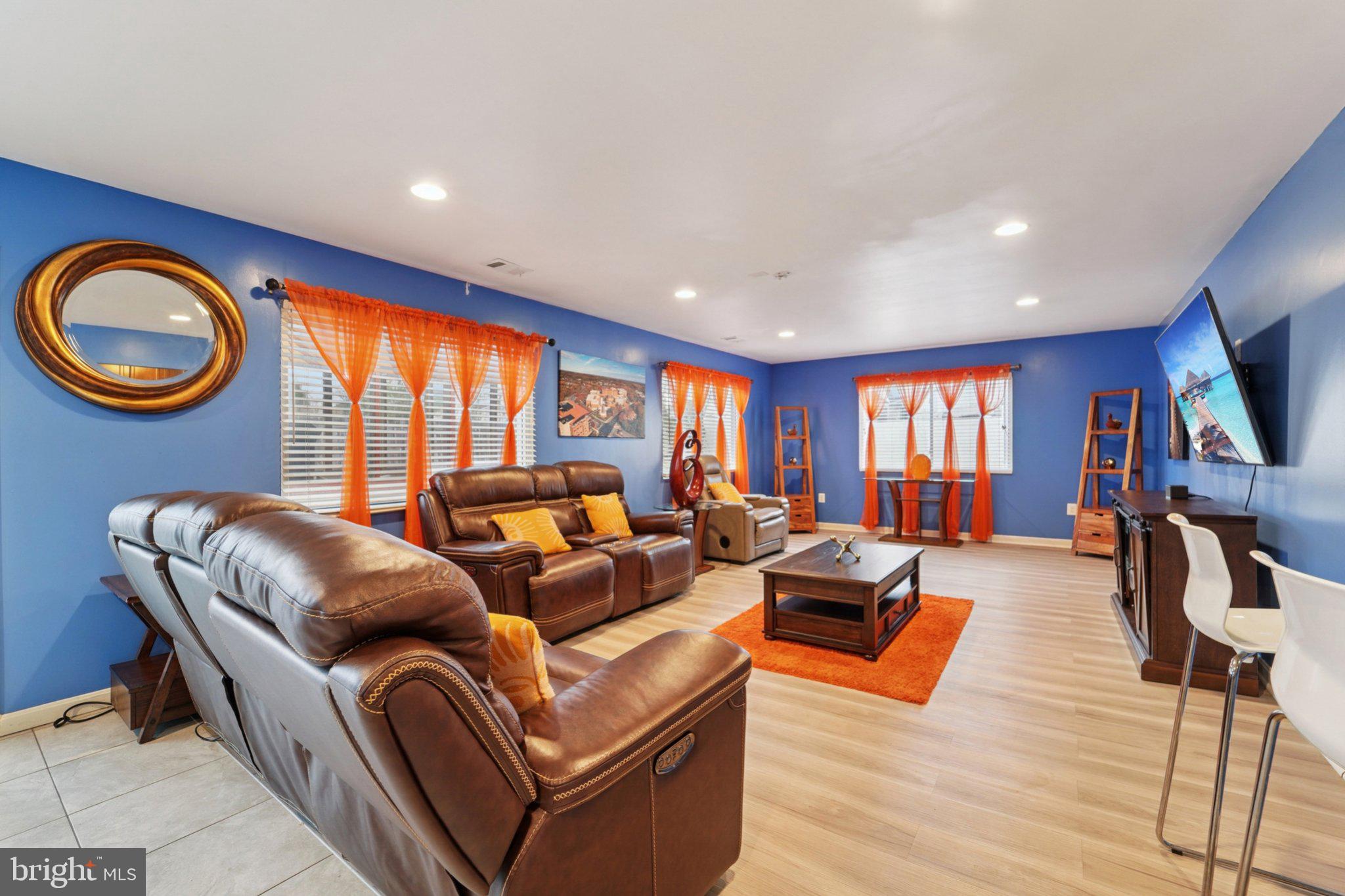 COUNTRY CLUB ESTATES - Residential