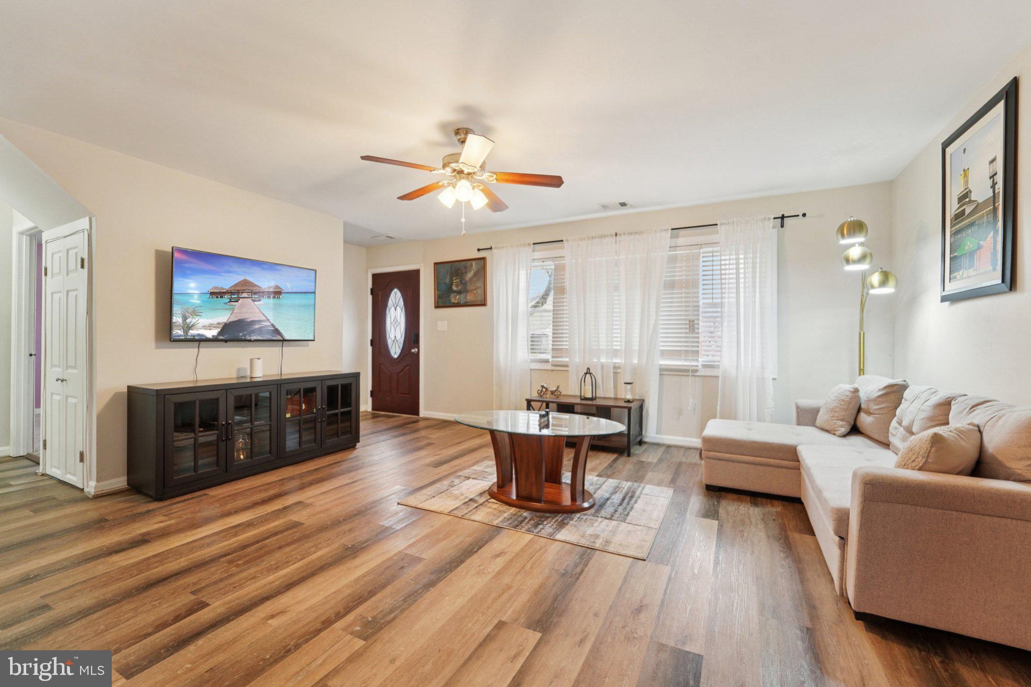 COUNTRY CLUB ESTATES - Residential