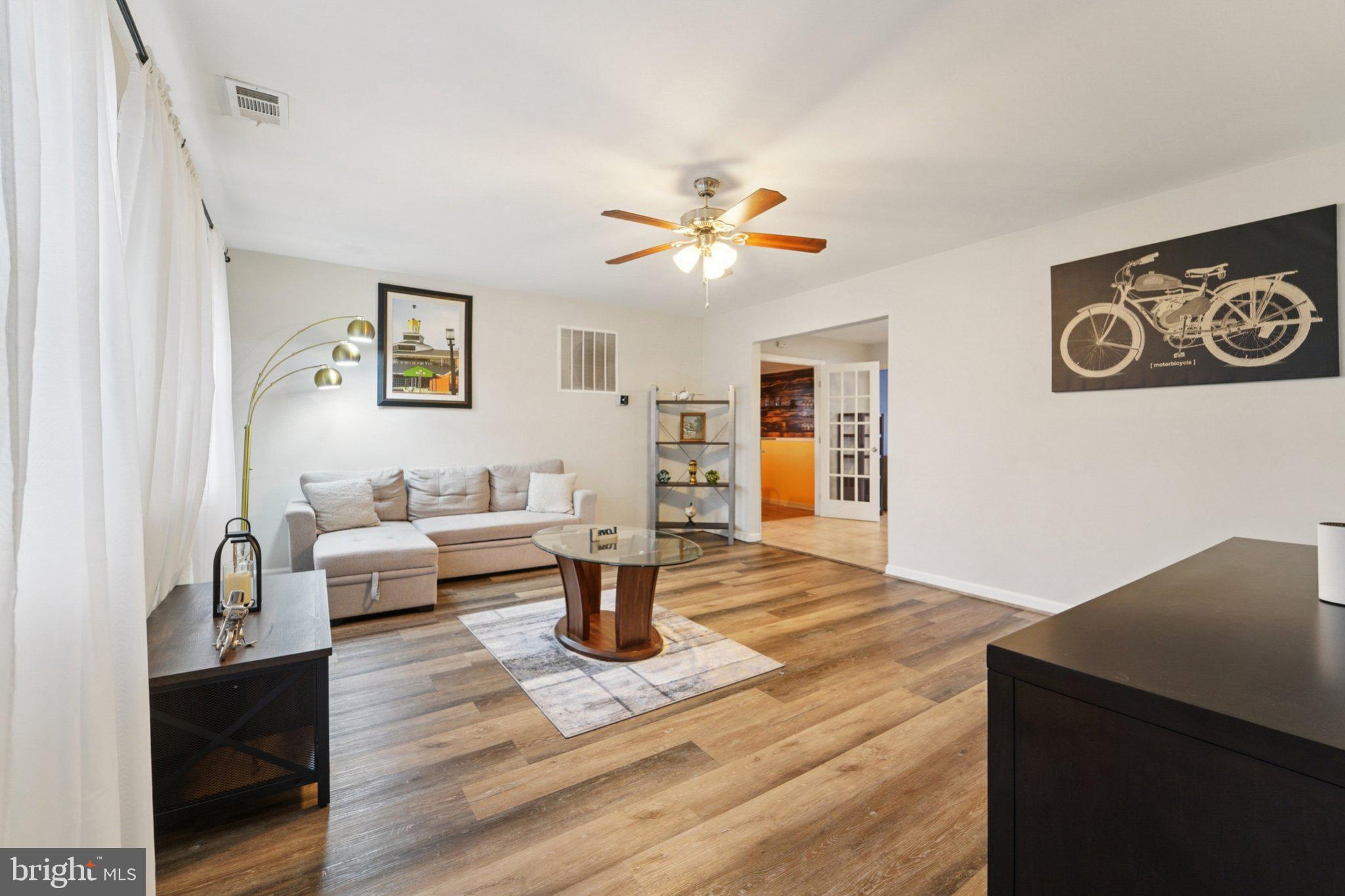 COUNTRY CLUB ESTATES - Residential