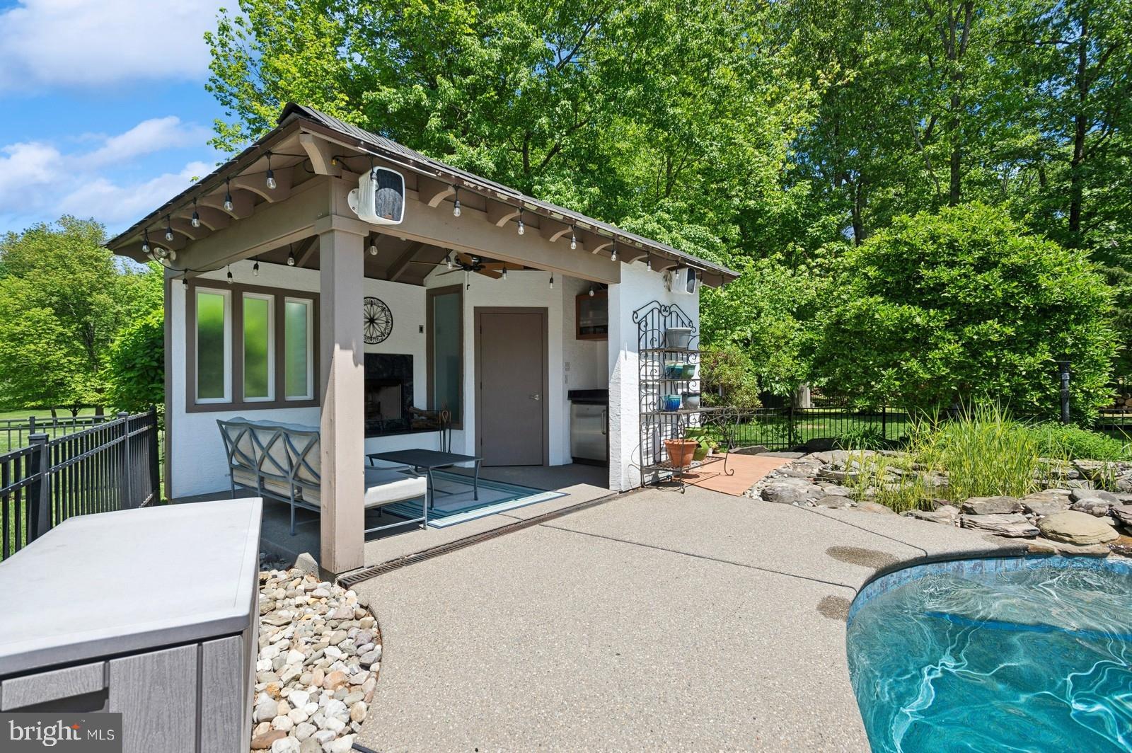EAGLE GLENN - Residential