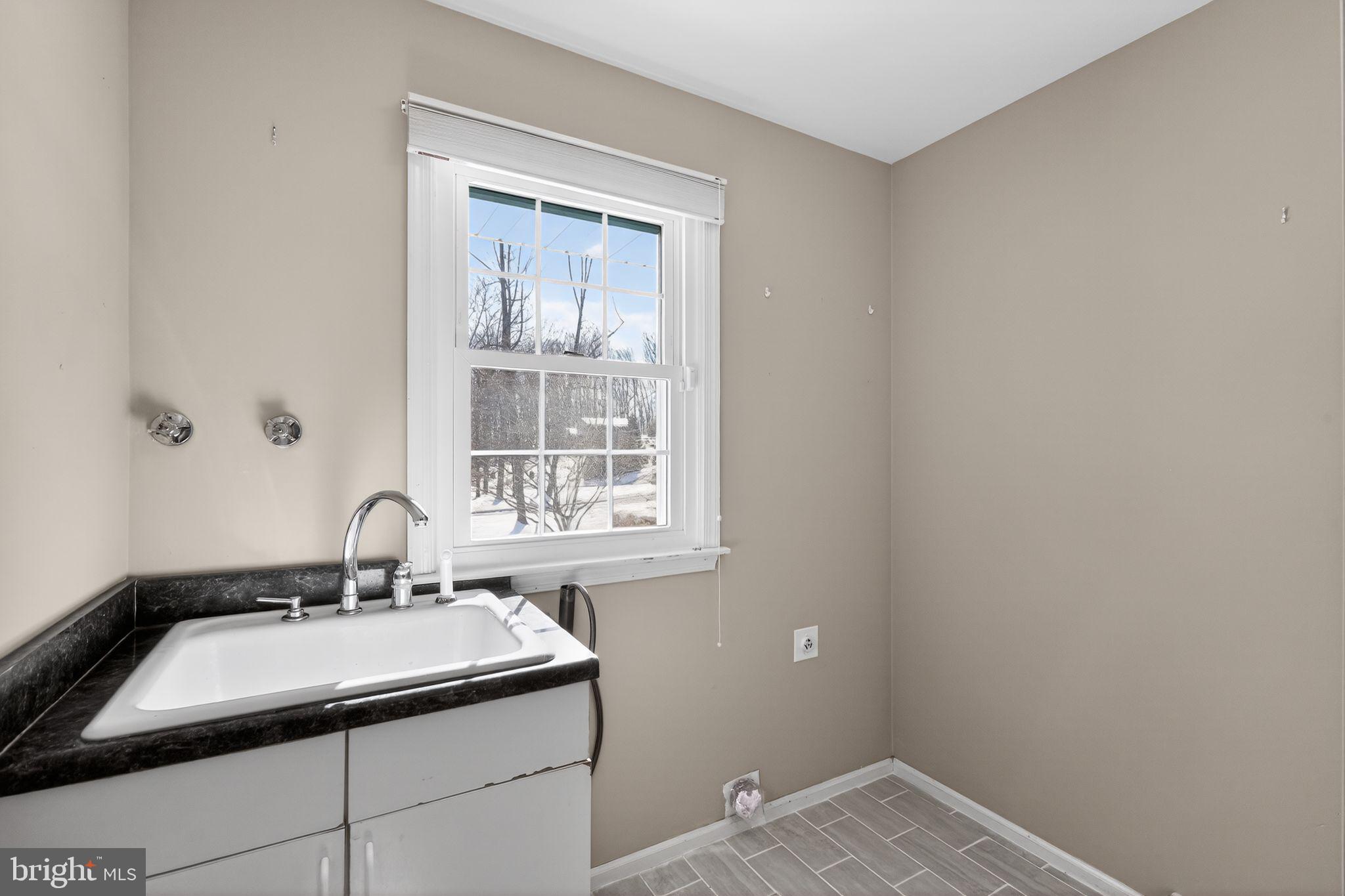 WHITFORD HILLS - Residential