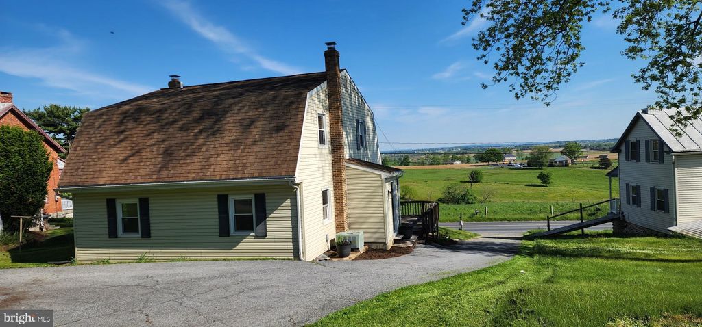 Photo of 827 Disston View Drive, LITITZ, PA 17543 (MLS # PALA2087224)