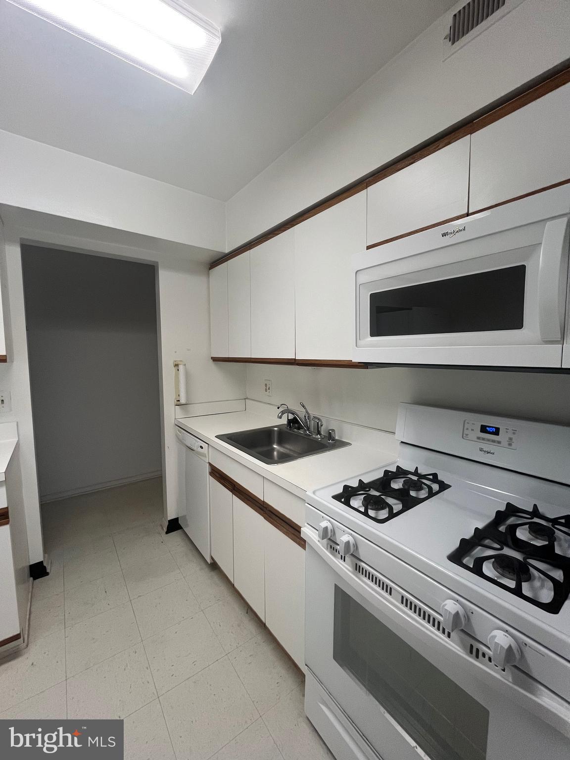 VILLAGE OF LONG REACH - Residential