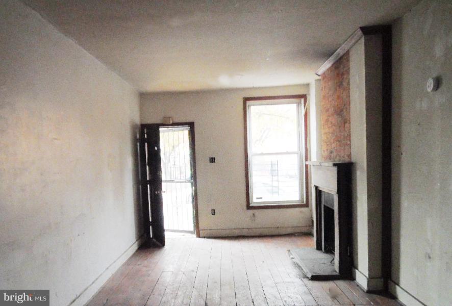 HOLLINS MARKET - Residential