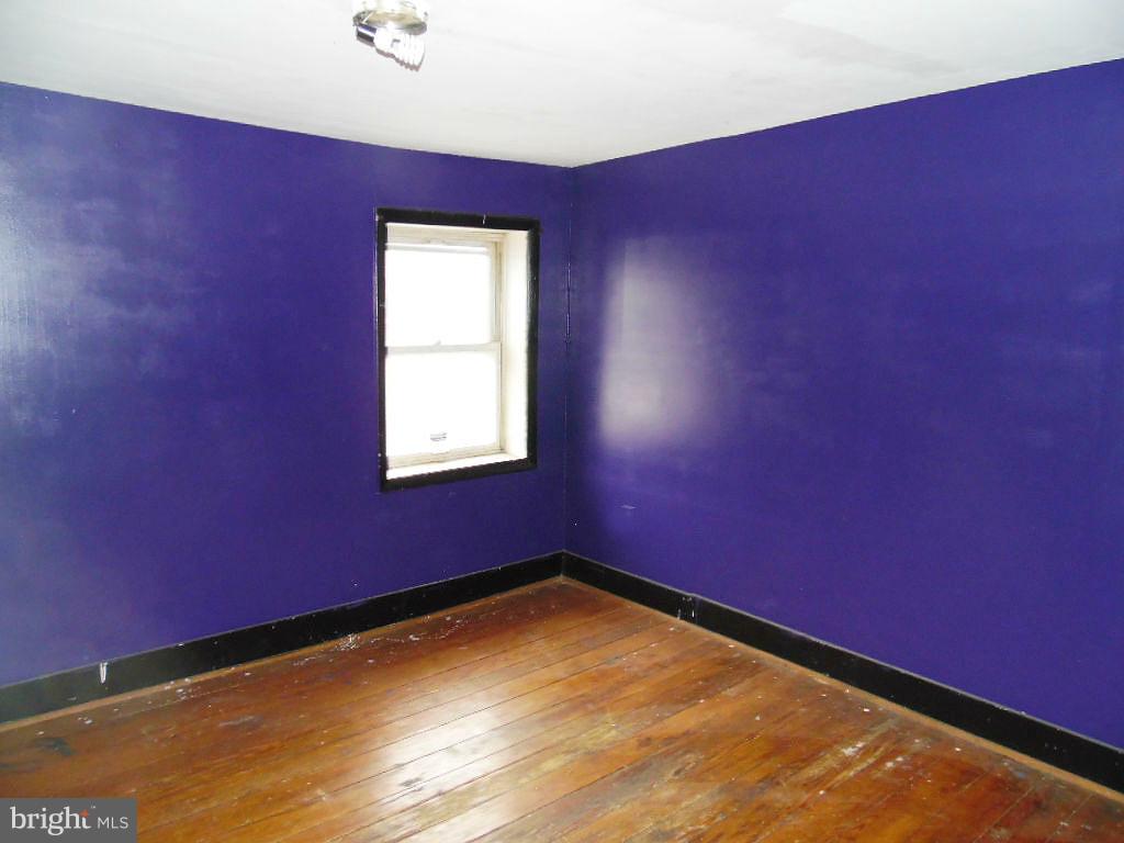 HOLLINS MARKET - Residential